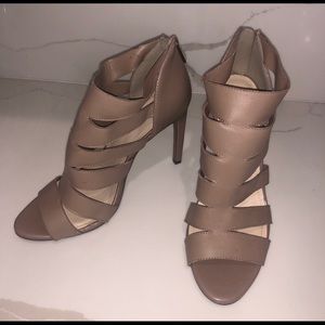 BCBGeneration 4” heel w/zipper